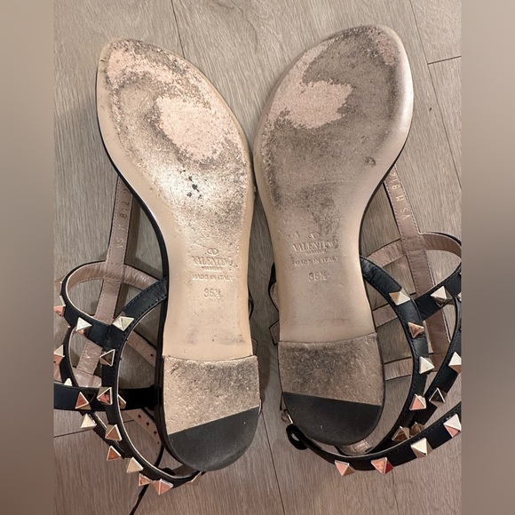 ROCKSTUD CALFSKIN FLAT FLIP-FLOP SANDAL - Picture 6 of 10